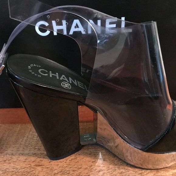 VINTAGE CHANEL TRANSPARENT  BLACK & SILVER PLATFORM T STRAP SANDAL SIZE 35.5 - Picture 1 of 12